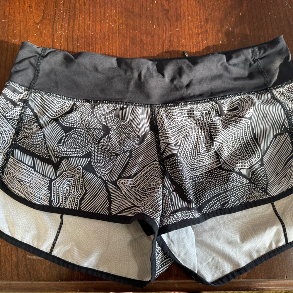Lululemon speeds Size 8